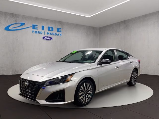 2024 Brilliant Silver Metallic Nissan Altima 2.5 SV FWD Sedan
