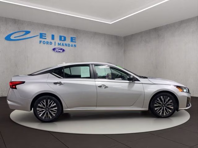 2024 Brilliant Silver Metallic Nissan Altima 2.5 SV FWD Sedan