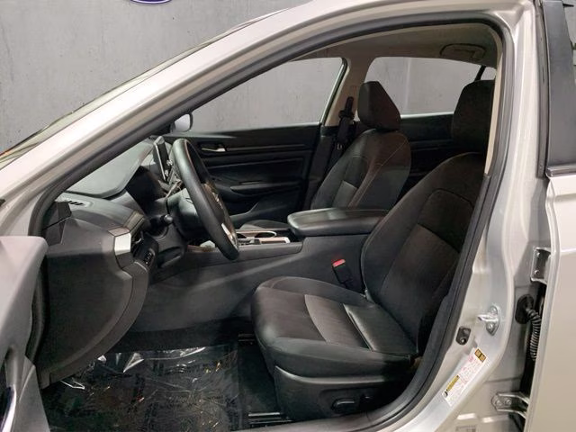 2024 Brilliant Silver Metallic Nissan Altima 2.5 SV FWD Sedan