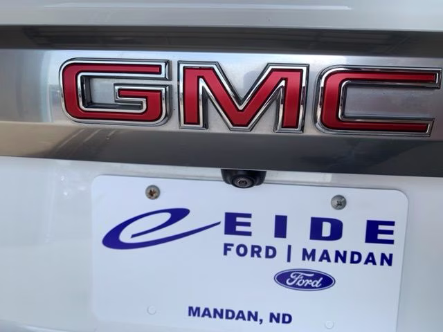 2024 Summit White GMC Yukon XL Denali 4X4 SUV