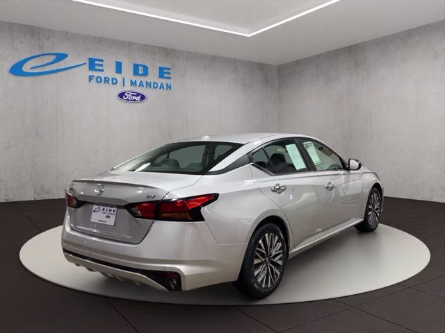 2024 Brilliant Silver Metallic Nissan Altima 2.5 SV FWD Sedan