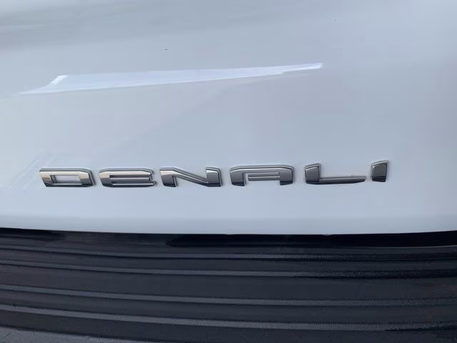 2024 Summit White GMC Yukon XL Denali 4X4 SUV