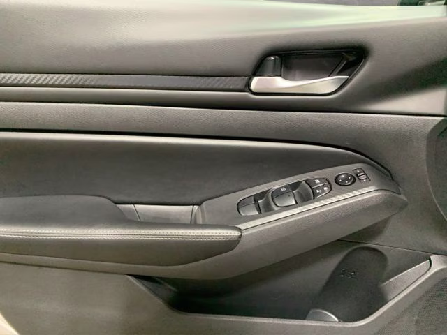2024 Brilliant Silver Metallic Nissan Altima 2.5 SV FWD Sedan