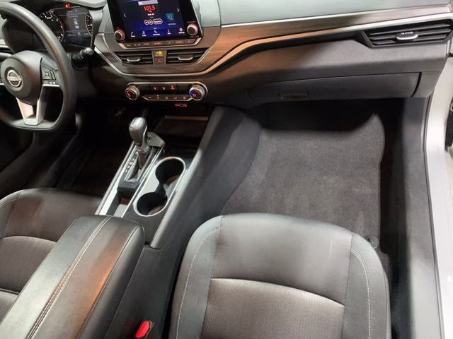 2024 Brilliant Silver Metallic Nissan Altima 2.5 SV FWD Sedan