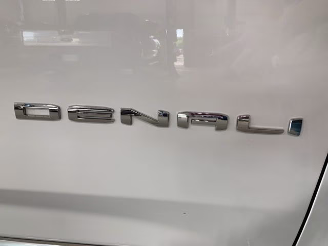 2024 Summit White GMC Yukon XL Denali 4X4 SUV