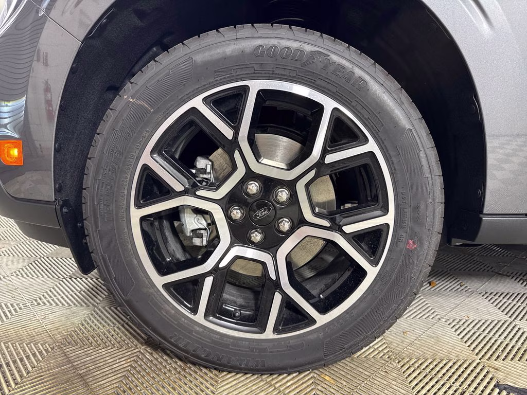 2026 Carbonized Gray Metallic Ford Maverick Lariat AWD Truck
