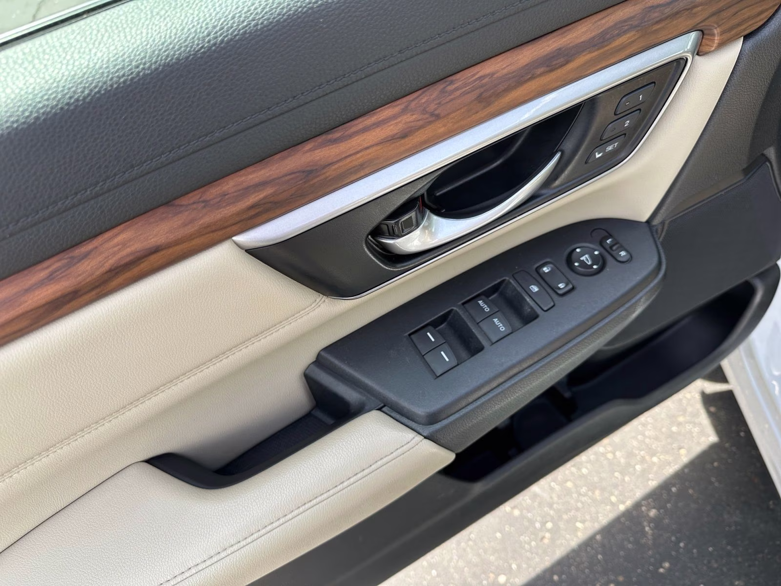 2022 Platinum White Pearl Honda CR-V Hybrid Touring AWD SUV