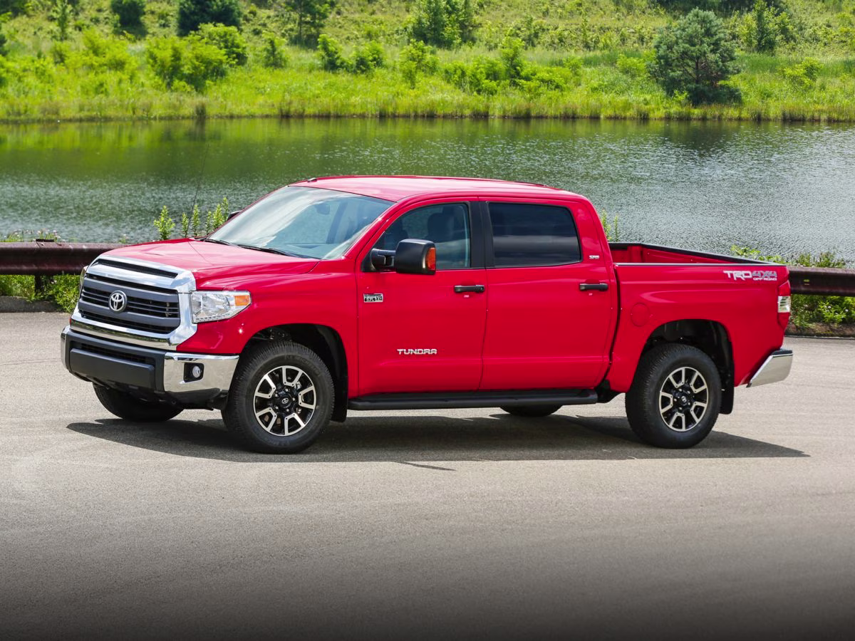 2015 White Toyota Tundra SR5 4X4 Truck