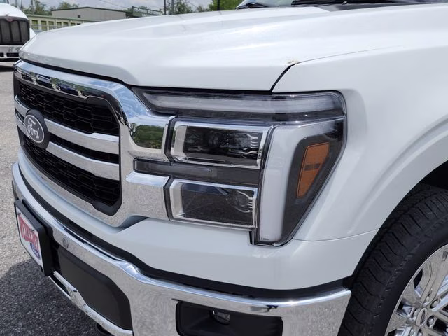 2026 Star White Metallic Tri-Coat Ford F-150 Lariat 4X4 Truck