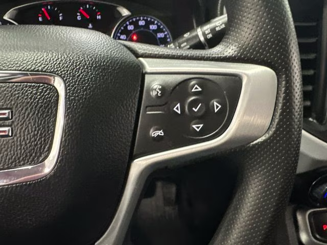 2023 Summit White GMC Acadia SLE FWD SUV