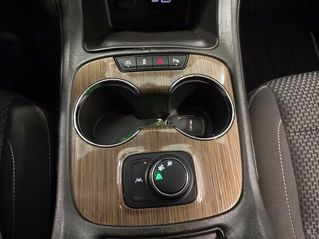 2023 Summit White GMC Acadia SLE FWD SUV