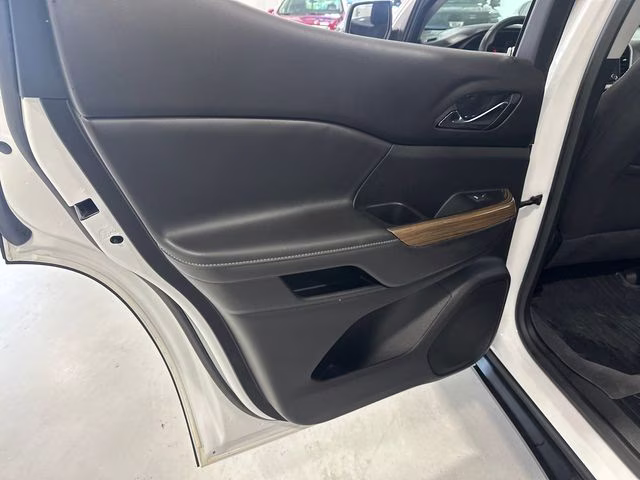2023 Summit White GMC Acadia SLE FWD SUV