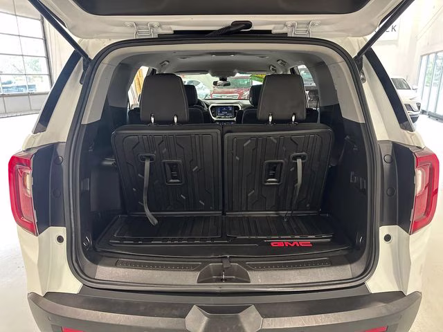2023 Summit White GMC Acadia SLE FWD SUV