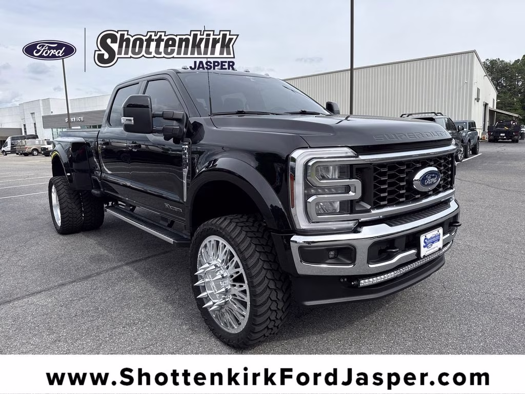 2025 Ford F-450 Lariat 4x4 Crew Cab 8' Box DRW's photo