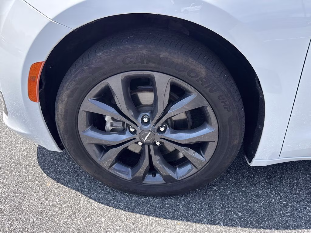 2018 Bright White Clearcoat Chrysler Pacifica Touring Plus FWD Van