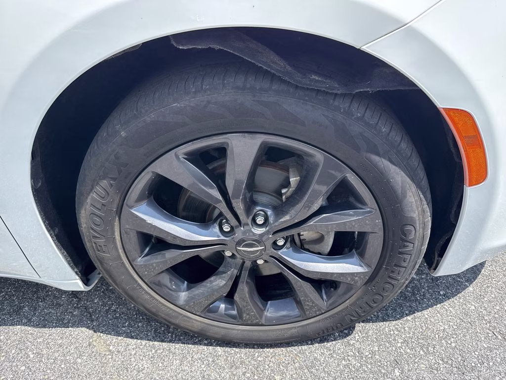 2018 Bright White Clearcoat Chrysler Pacifica Touring Plus FWD Van