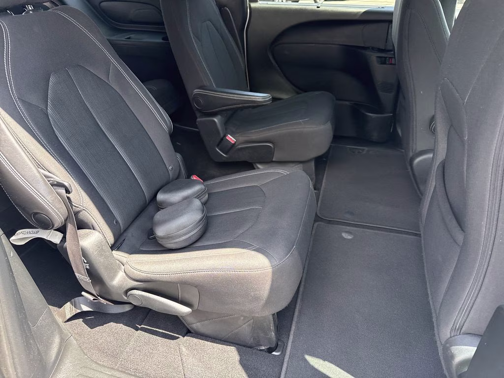 2018 Bright White Clearcoat Chrysler Pacifica Touring Plus FWD Van