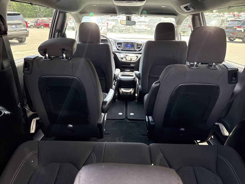 2018 Bright White Clearcoat Chrysler Pacifica Touring Plus FWD Van