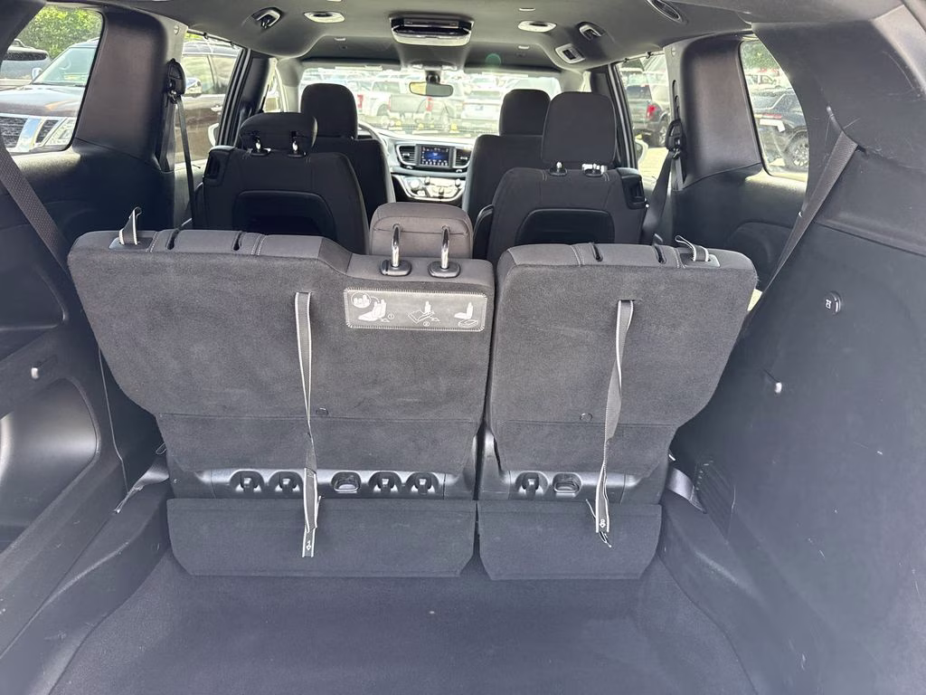 2018 Bright White Clearcoat Chrysler Pacifica Touring Plus FWD Van