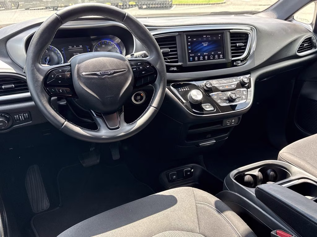 2018 Bright White Clearcoat Chrysler Pacifica Touring Plus FWD Van