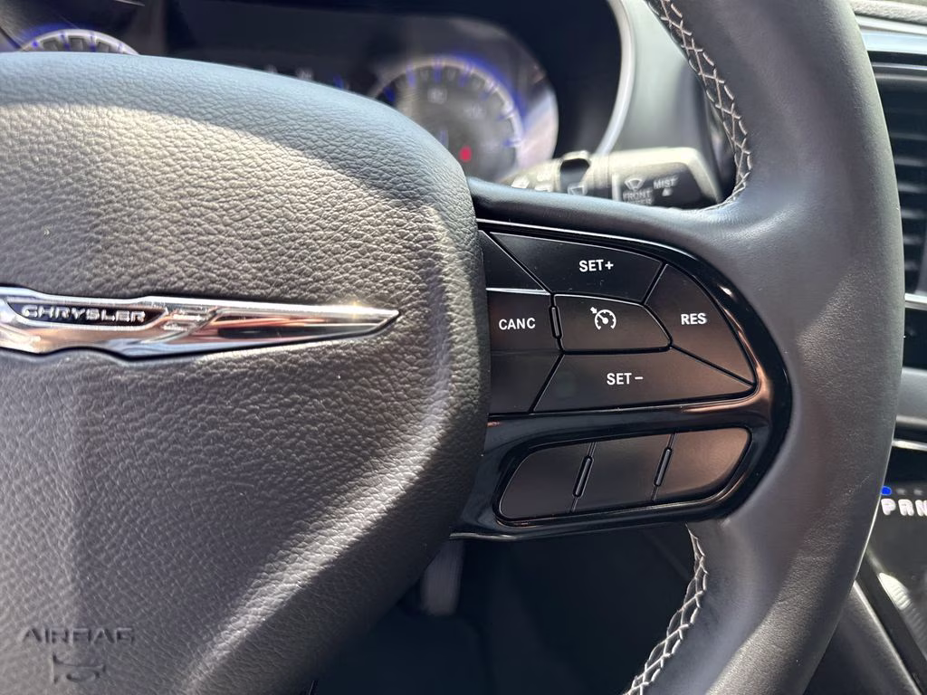 2018 Bright White Clearcoat Chrysler Pacifica Touring Plus FWD Van