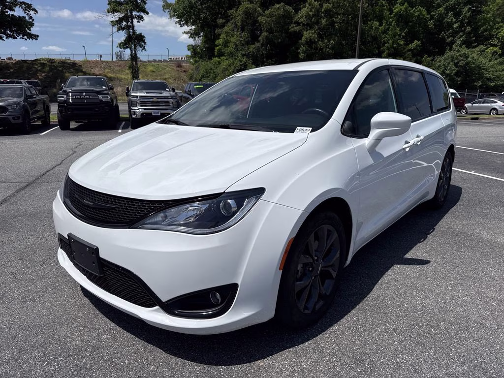 2018 Bright White Clearcoat Chrysler Pacifica Touring Plus FWD Van