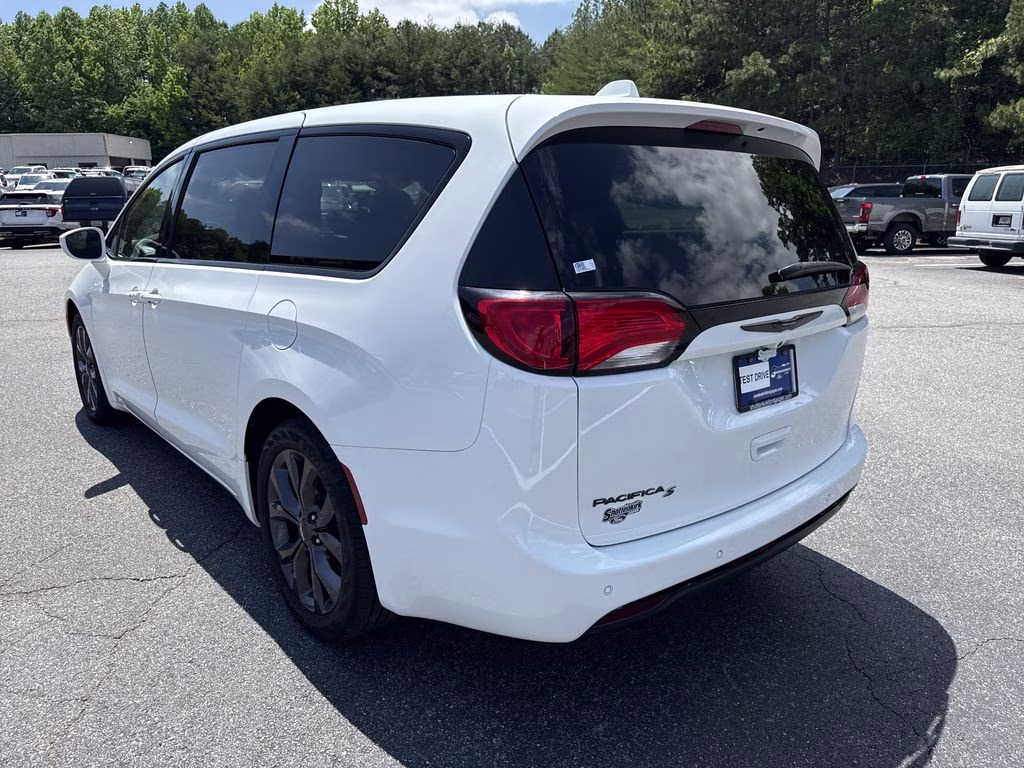 2018 Bright White Clearcoat Chrysler Pacifica Touring Plus FWD Van