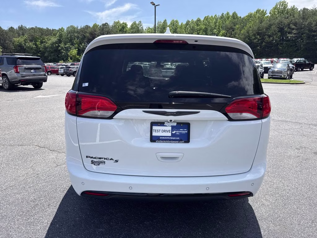 2018 Bright White Clearcoat Chrysler Pacifica Touring Plus FWD Van