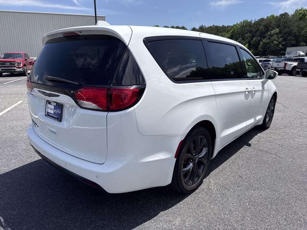 2018 Bright White Clearcoat Chrysler Pacifica Touring Plus FWD Van