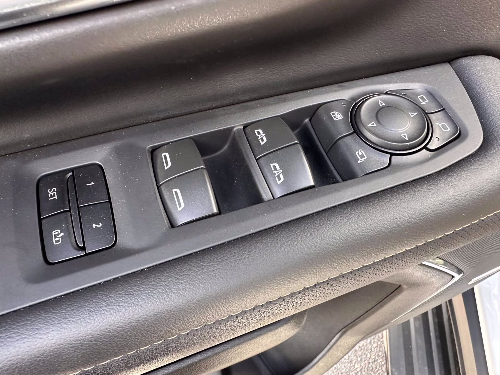 2023 Summit White GMC Yukon 4WD 4dr AT4 4X4 SUV