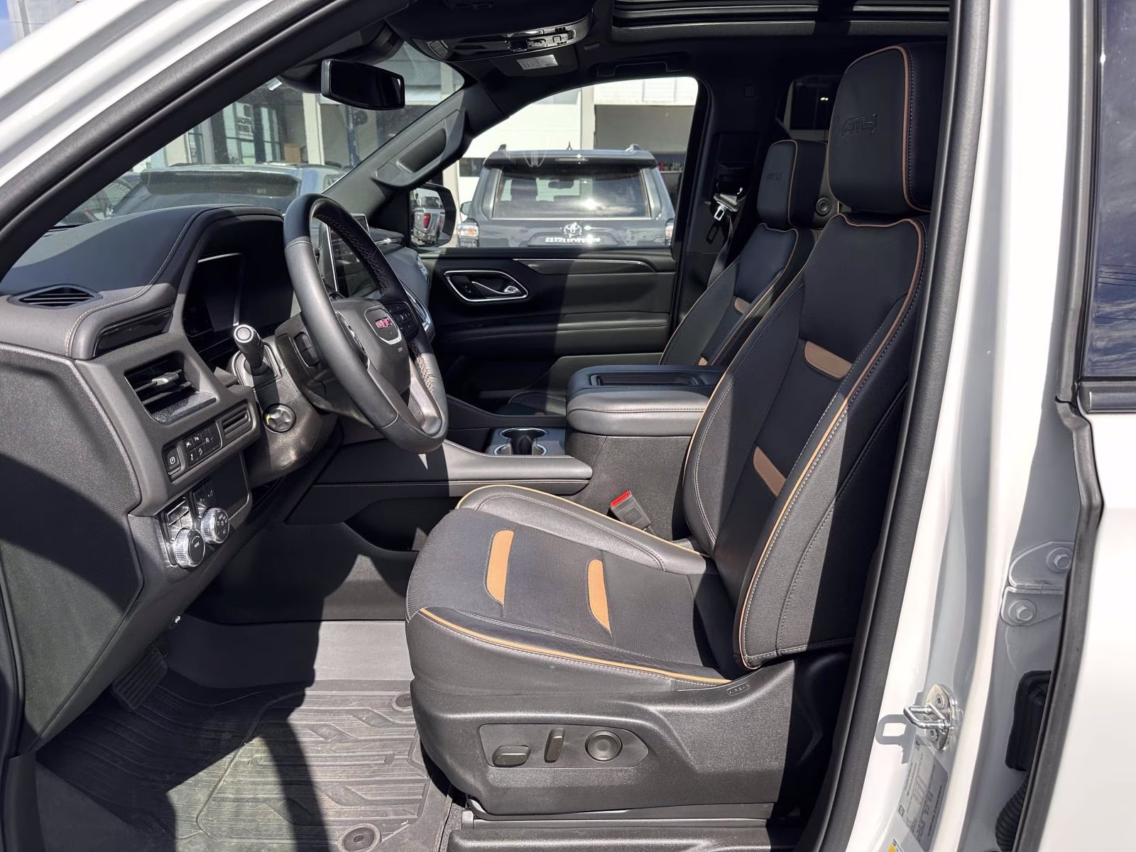 2023 Summit White GMC Yukon 4WD 4dr AT4 4X4 SUV