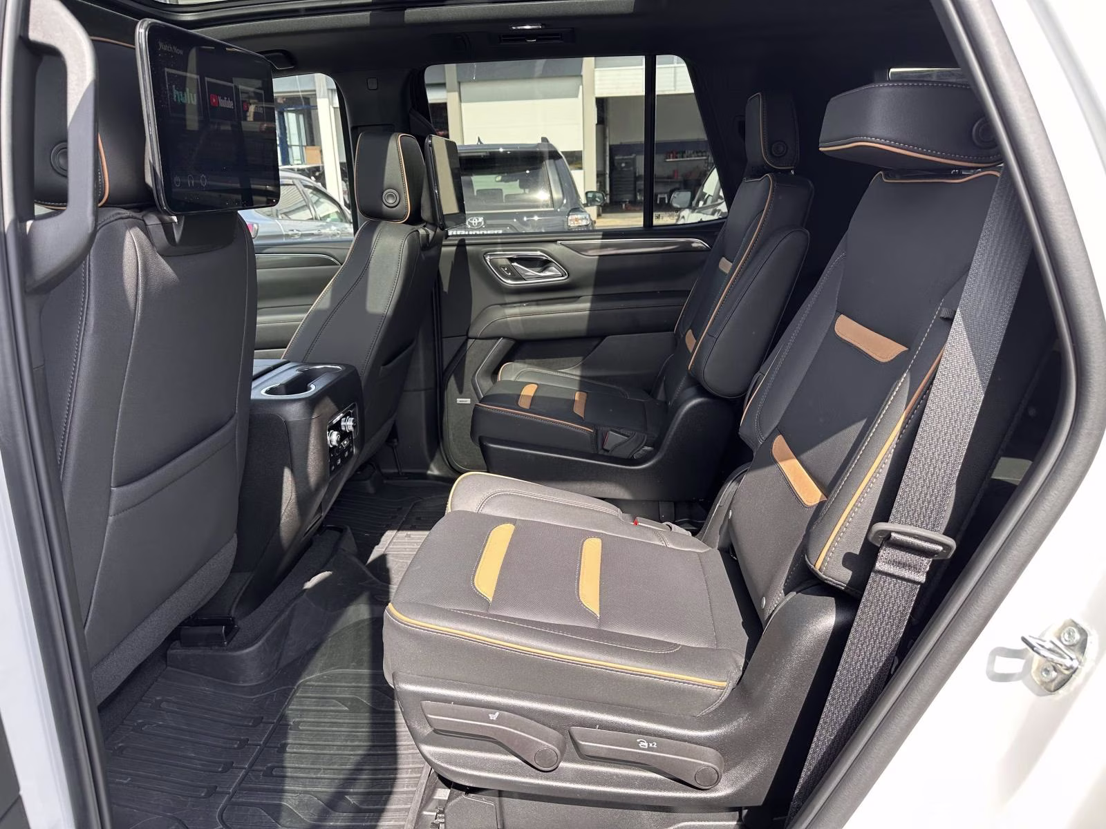 2023 Summit White GMC Yukon 4WD 4dr AT4 4X4 SUV
