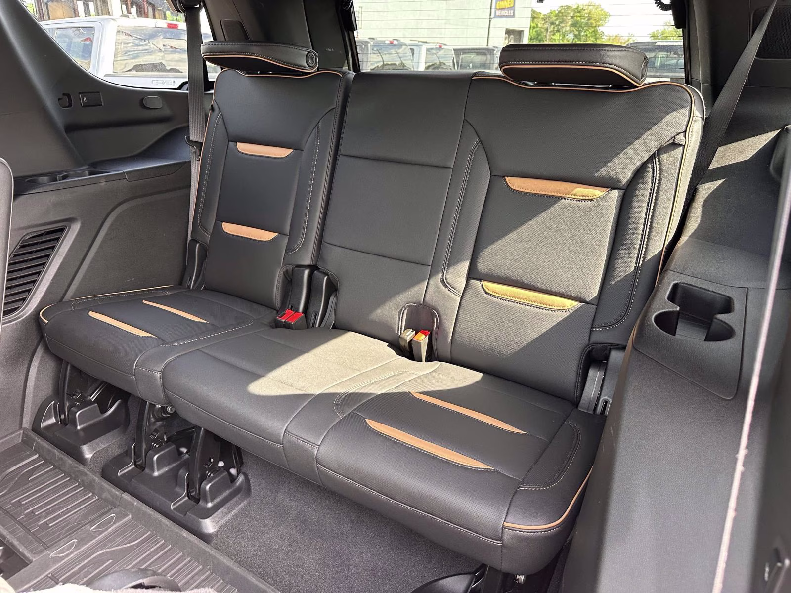 2023 Summit White GMC Yukon 4WD 4dr AT4 4X4 SUV