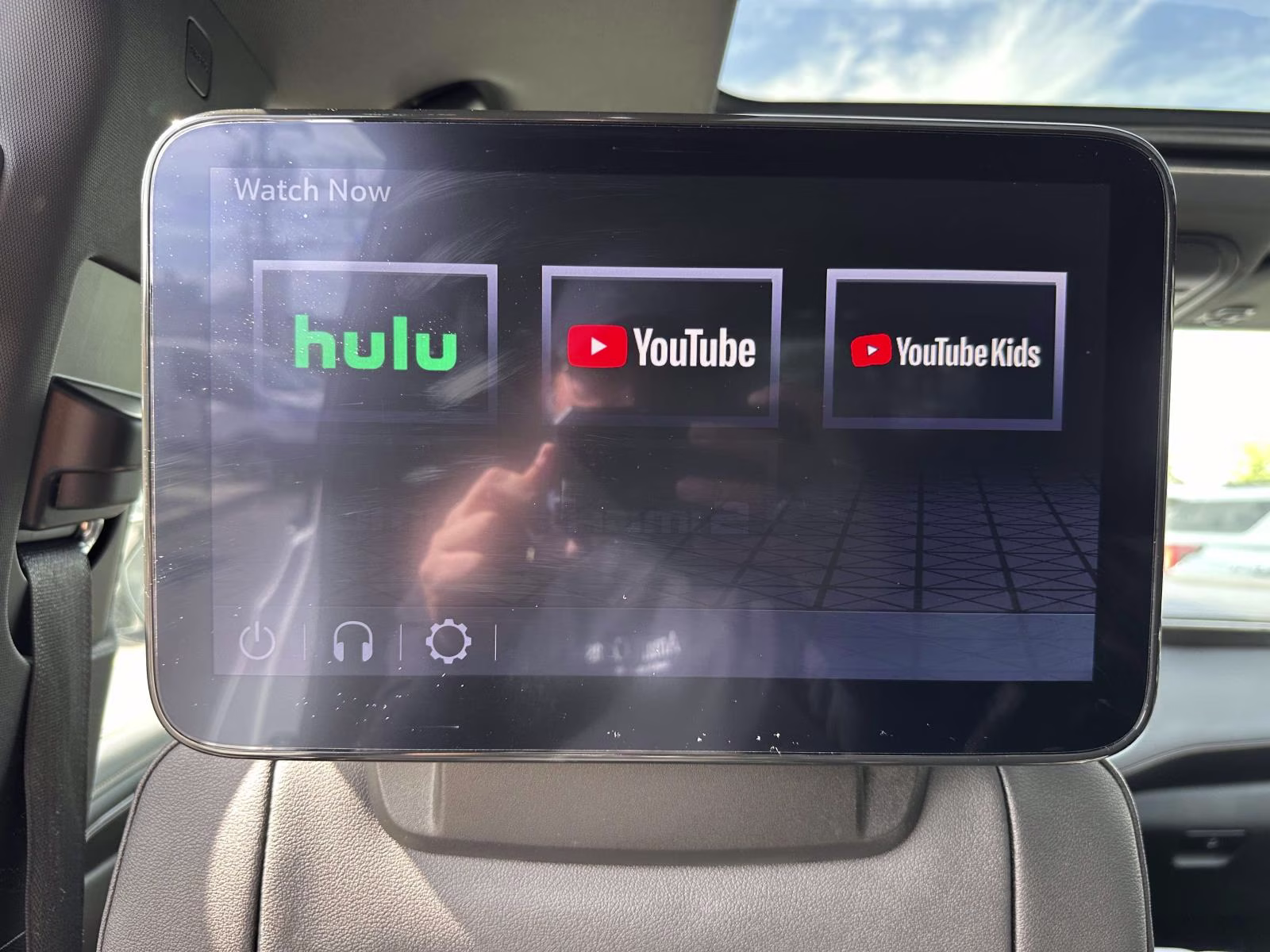 2023 Summit White GMC Yukon 4WD 4dr AT4 4X4 SUV