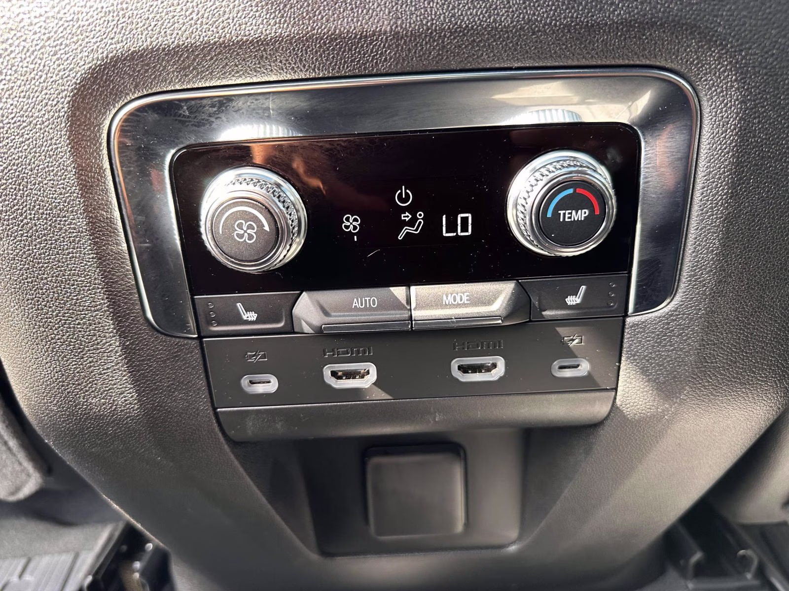2023 Summit White GMC Yukon 4WD 4dr AT4 4X4 SUV