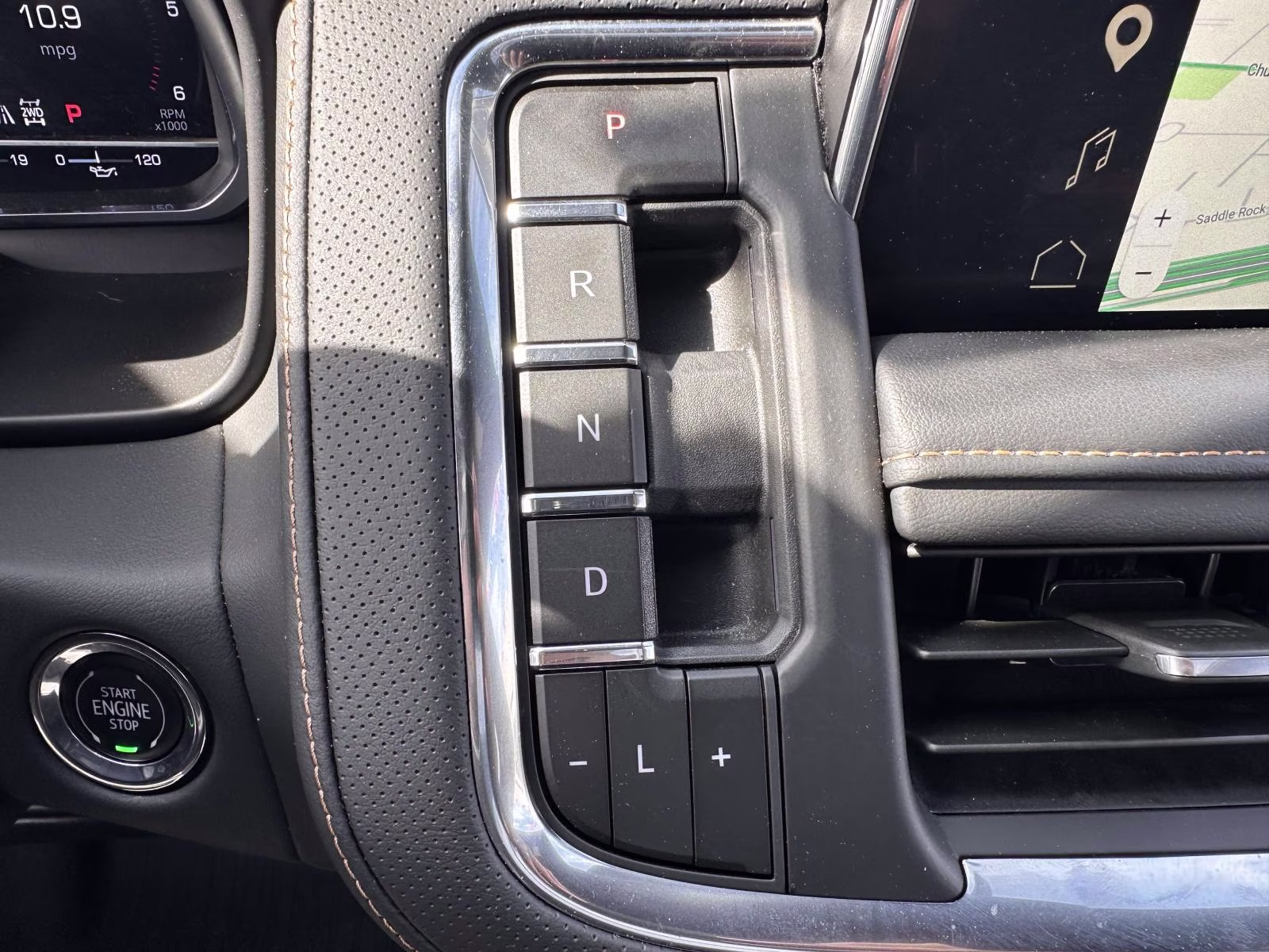 2023 Summit White GMC Yukon 4WD 4dr AT4 4X4 SUV