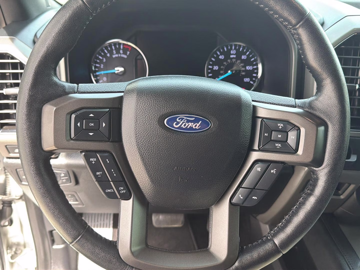 2019 Ingot Silver Ford Expedition XLT 4X4 SUV