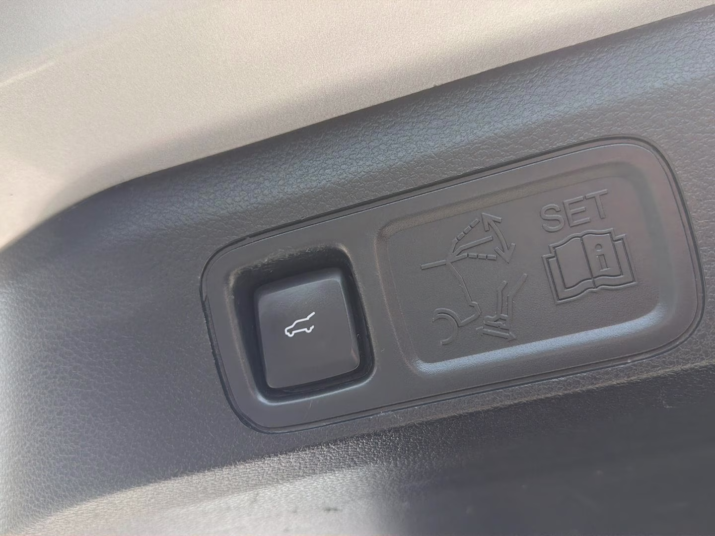 2019 Ingot Silver Ford Expedition XLT 4X4 SUV