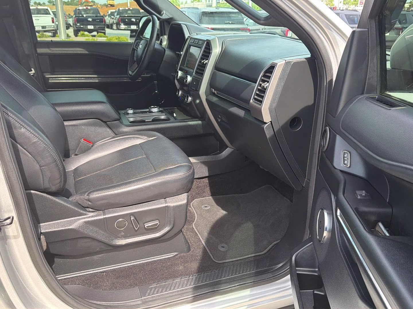 2019 Ingot Silver Ford Expedition XLT 4X4 SUV