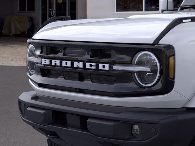2026 Oxford White Ford Bronco Outer Banks 4X4 SUV