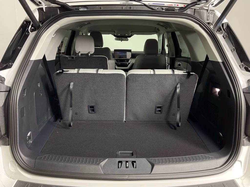 2026 White Metallic Ford Explorer Active RWD SUV