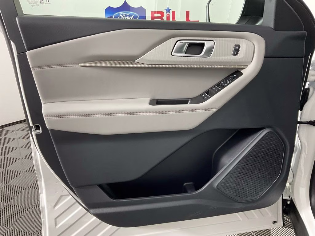 2026 White Metallic Ford Explorer Active RWD SUV