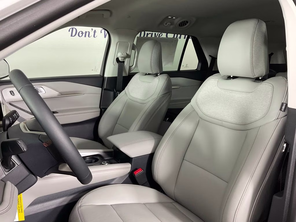 2026 White Metallic Ford Explorer Active RWD SUV