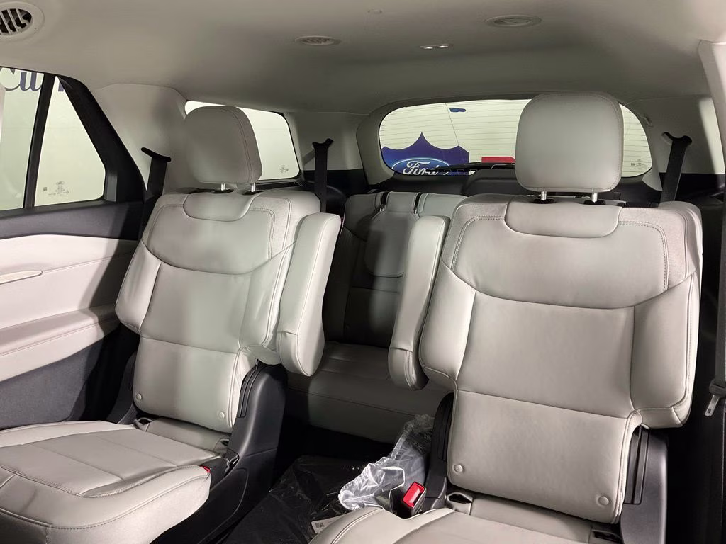 2026 White Metallic Ford Explorer Active RWD SUV