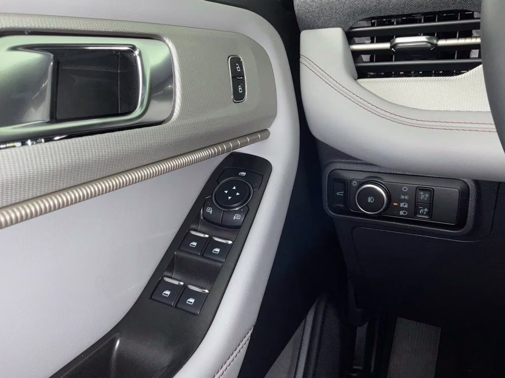2026 White Metallic Ford Explorer Active RWD SUV