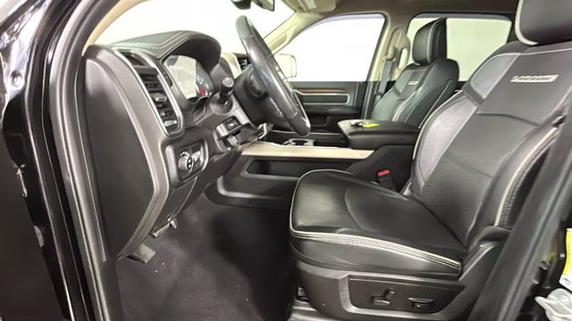 2022 Diamond Black Crystal Pearlcoat Ram 3500 Laramie 4X4 Truck