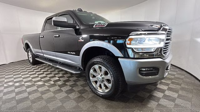 2022 Diamond Black Crystal Pearlcoat Ram 3500 Laramie 4X4 Truck