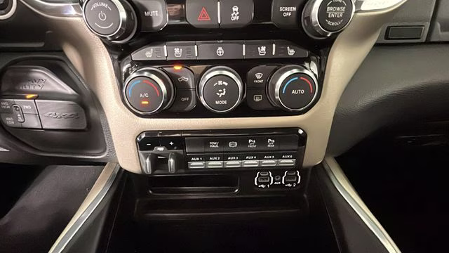 2022 Diamond Black Crystal Pearlcoat Ram 3500 Laramie 4X4 Truck