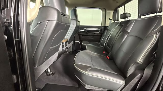 2022 Diamond Black Crystal Pearlcoat Ram 3500 Laramie 4X4 Truck