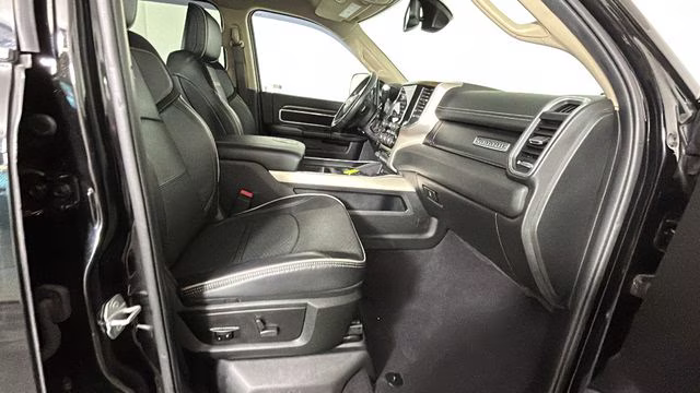 2022 Diamond Black Crystal Pearlcoat Ram 3500 Laramie 4X4 Truck